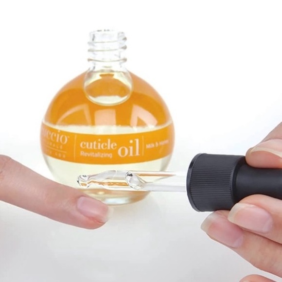 Cuccio Naturale Milk and Honey Cuticle Oil - New in Box - Picture 4 of 11